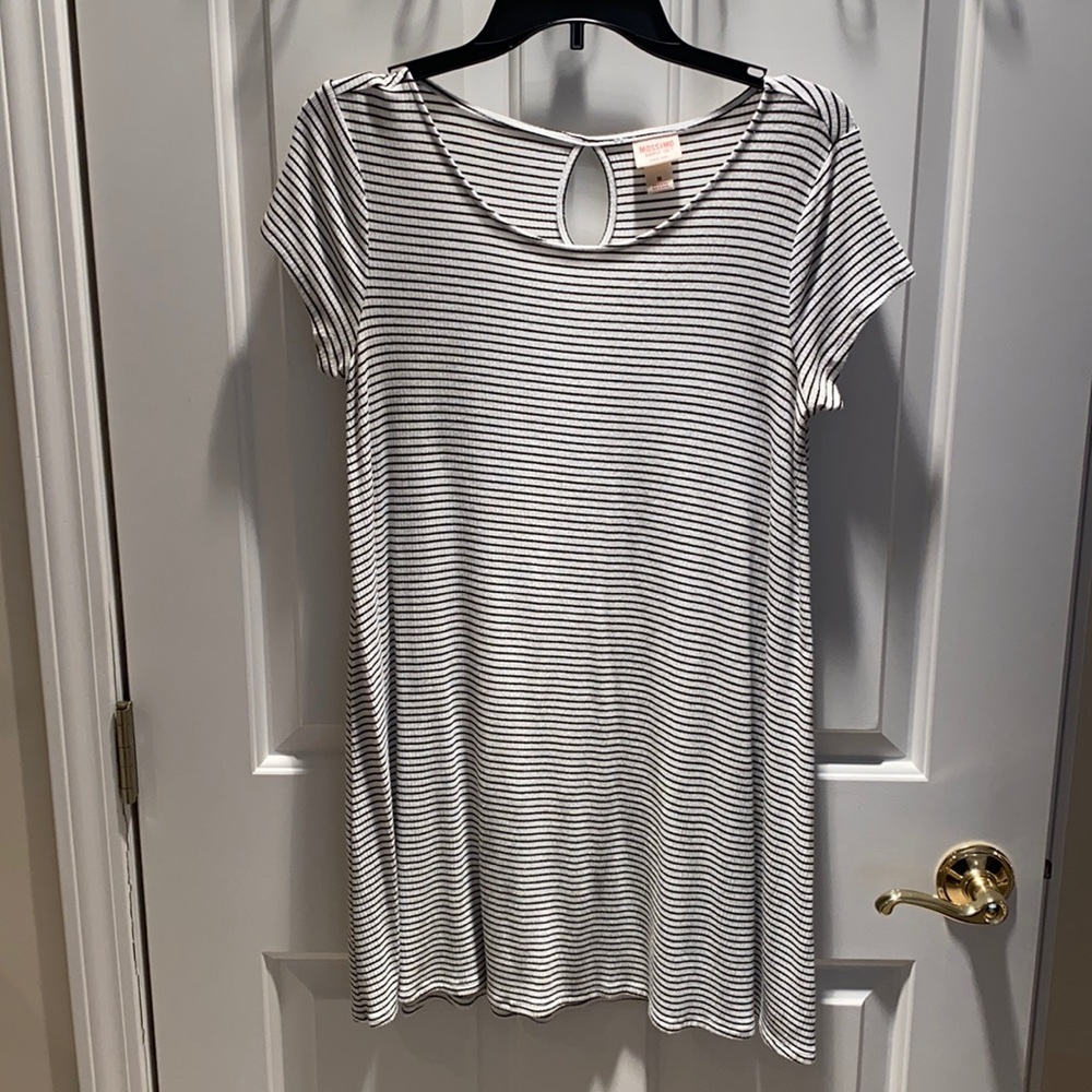 white and black stripped t shirt dress, medium, mossino